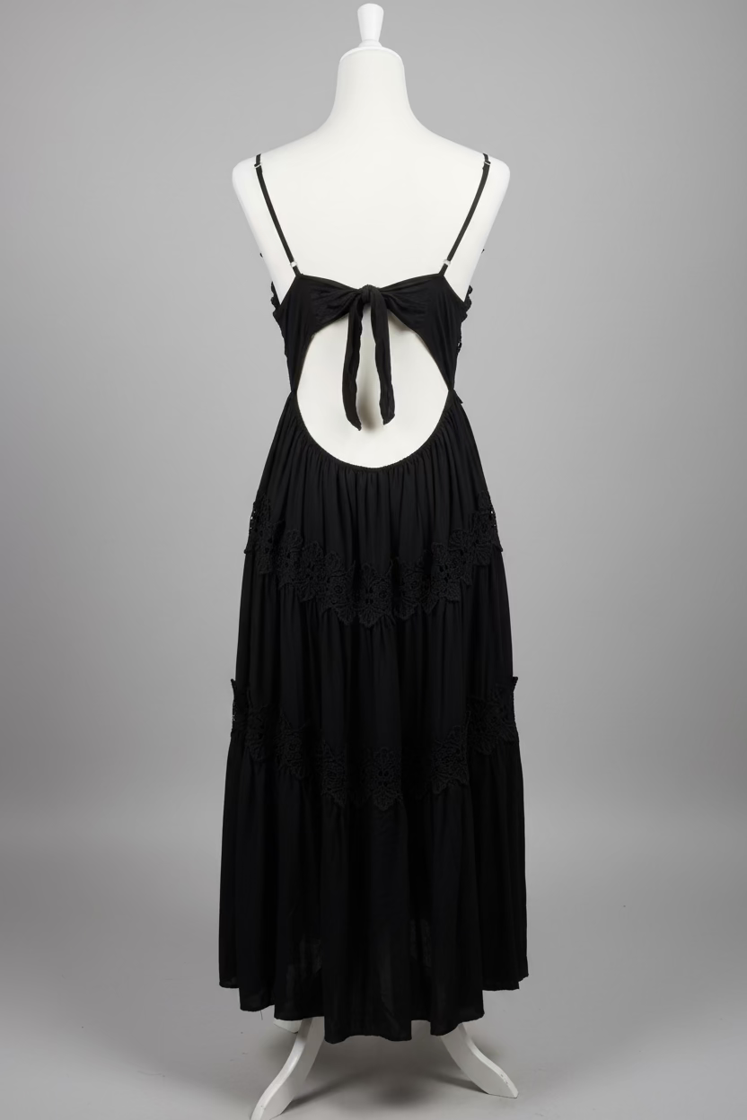 Kleid mit offenem Rücken & Spitzendetails