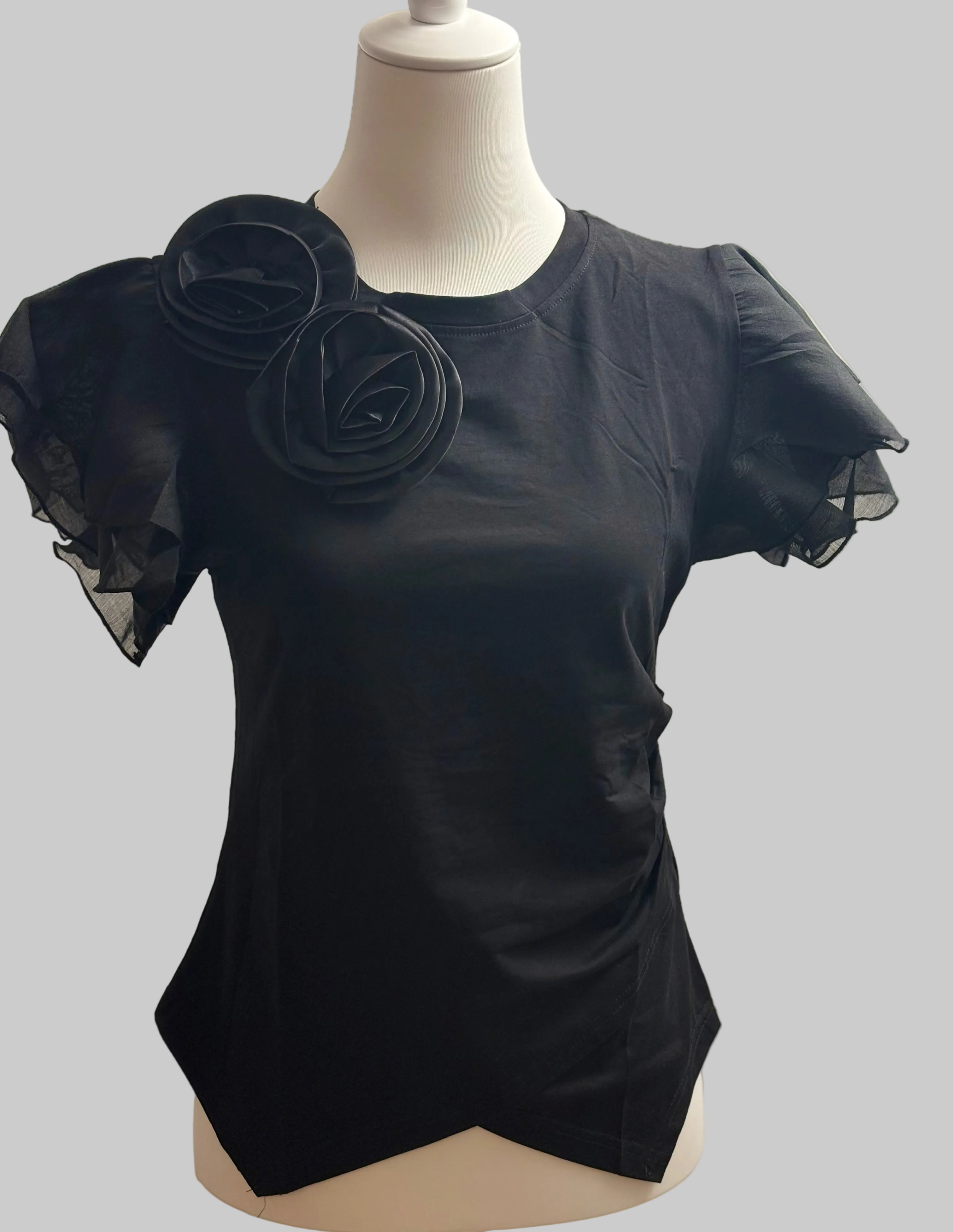 Blumen T-Shirt mit außergewöhnlichen Ärmeln und Spitzsaum