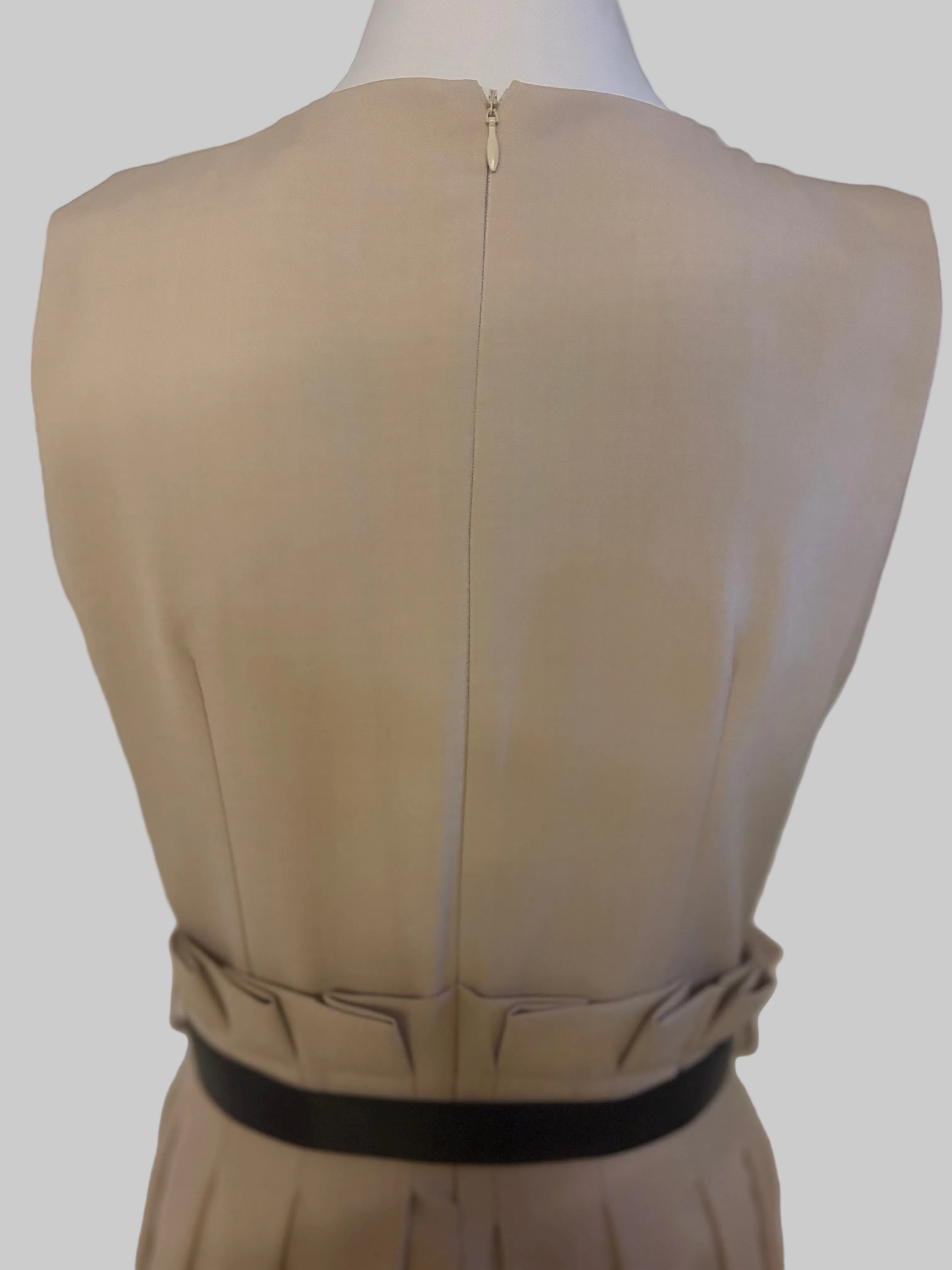 Kleid mit Faltenbund, Faltenrock & Gürtel
