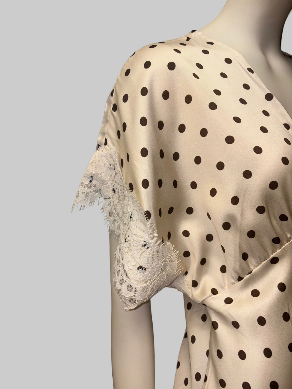 Kleid mit elegantem V-Ausschnitt