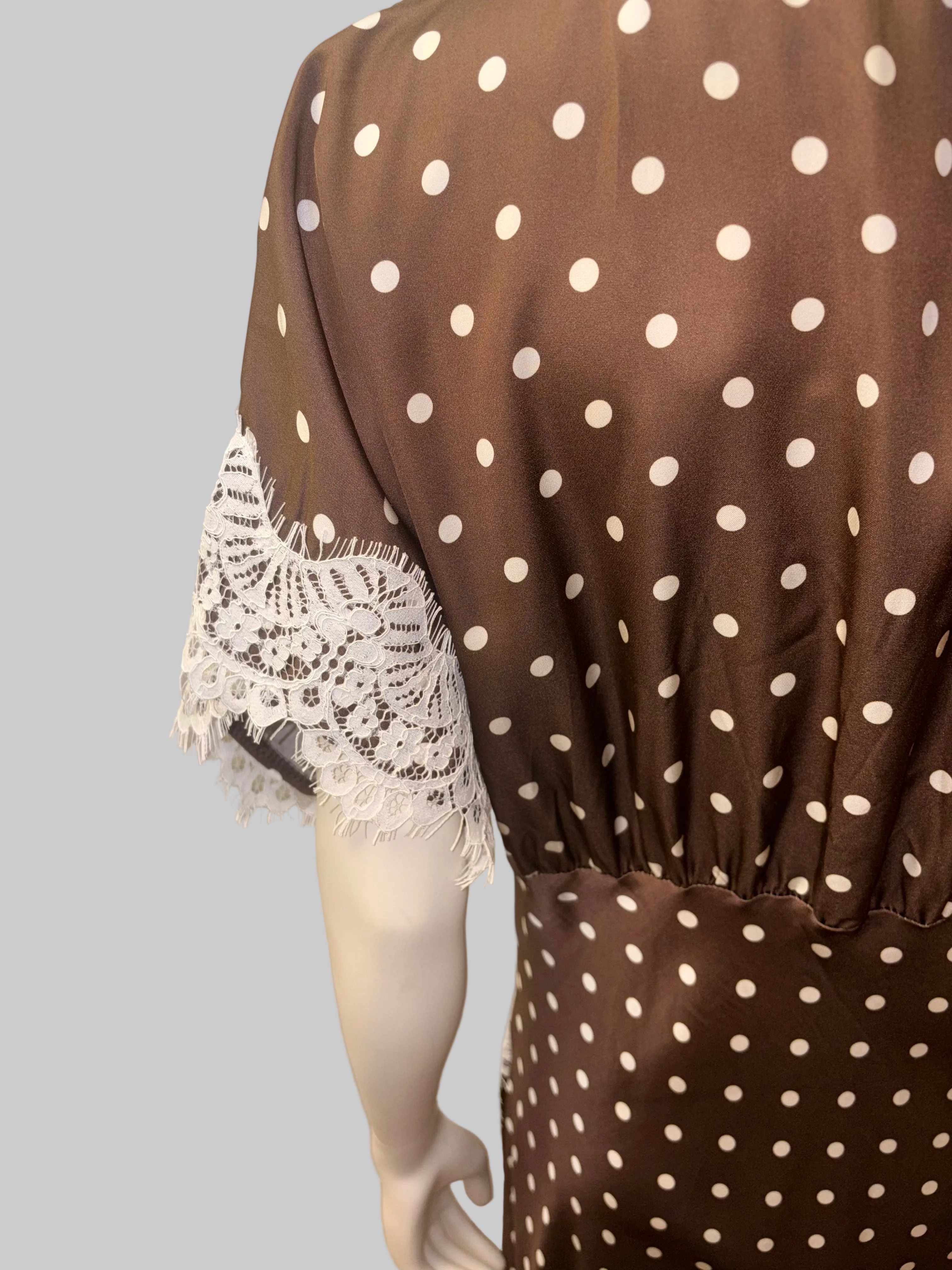 Kleid mit elegantem V-Ausschnitt
