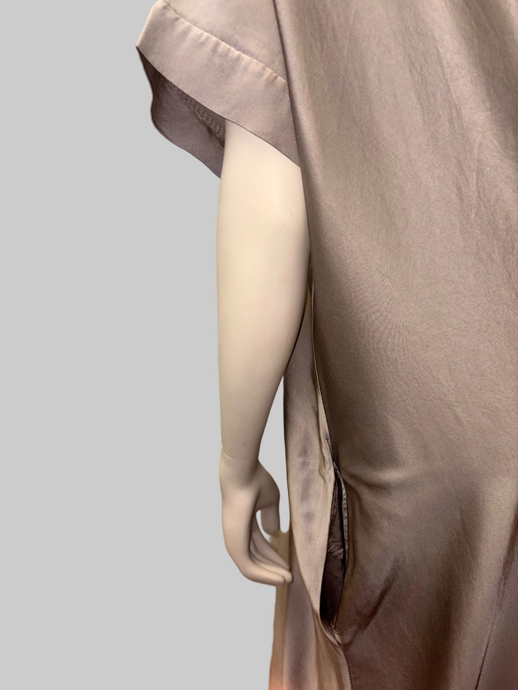 Kleid mit V-Ausschnitt
